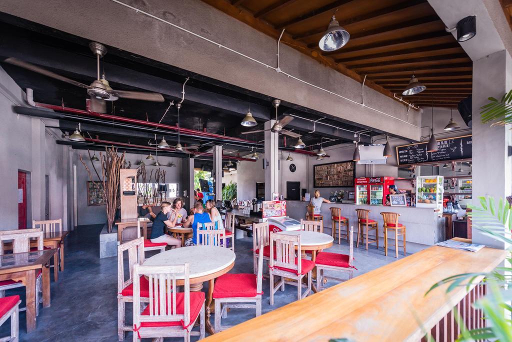 Kayun Hostel Legian Værelse billede